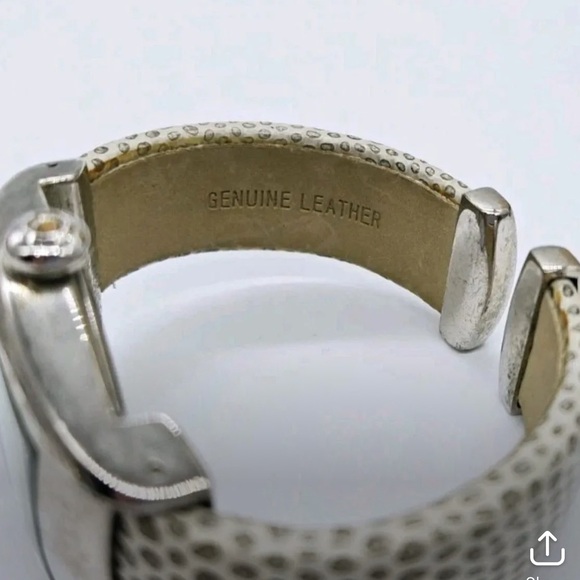 Vintage Joan Rivers Cuff Watch Classics Collection - Picture 2 of 2